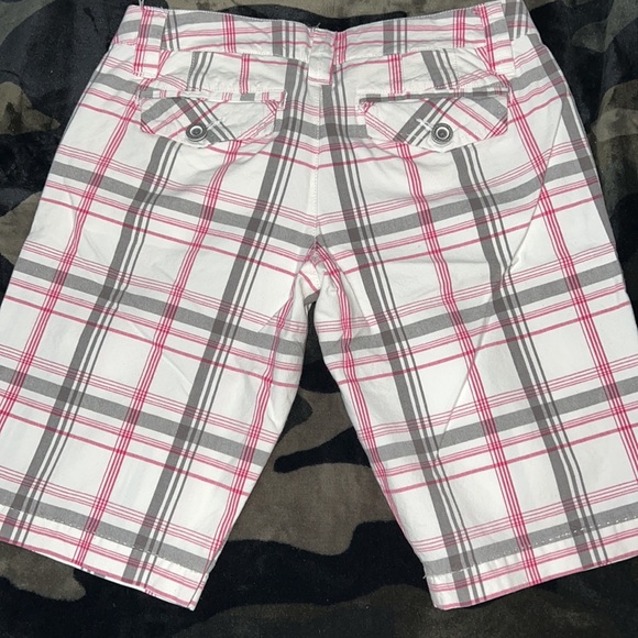 ⭐️Nollie, plaid capris, size 1⭐️ - Picture 5 of 5